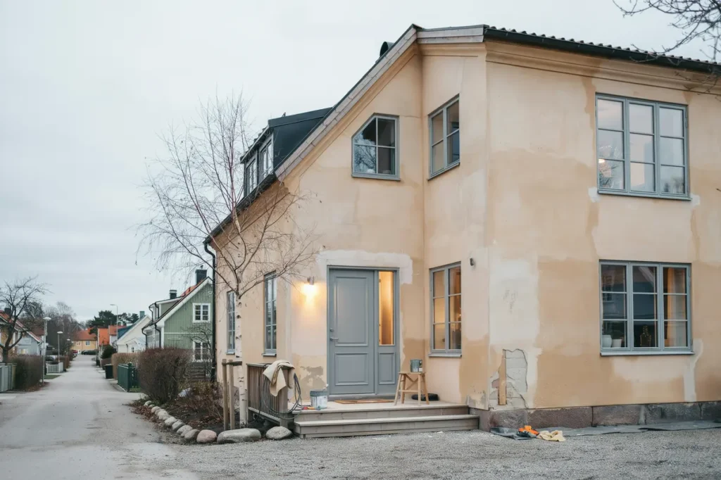 nya f nster och d rrar som lyfter huset smarta val f r komfort s kerhet och energibesparing